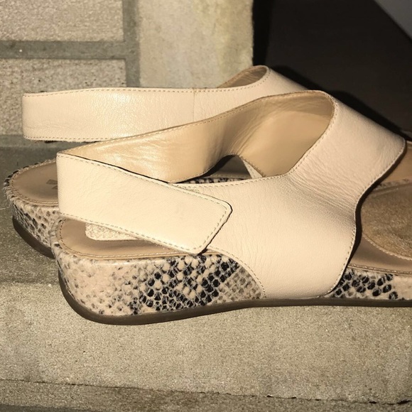 Women’s Comfort Leather Sandals - Picture 4 of 5